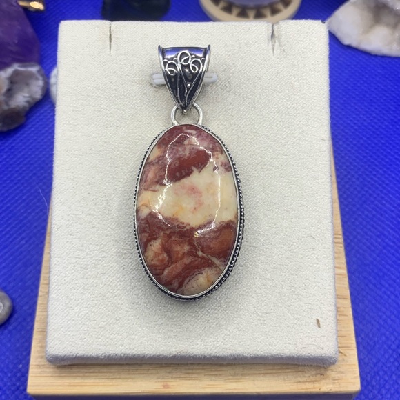 Classic Red Jasper Pendant in Vintage Style Setting! 925 Sterling Silver Overlay - Picture 2 of 15